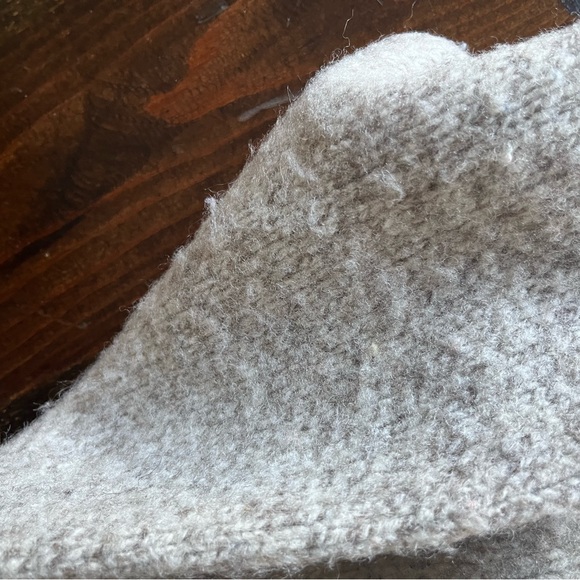 SOLD. Vintage LL Bean Wool Blend Sweater Large - Picture 9 of 11